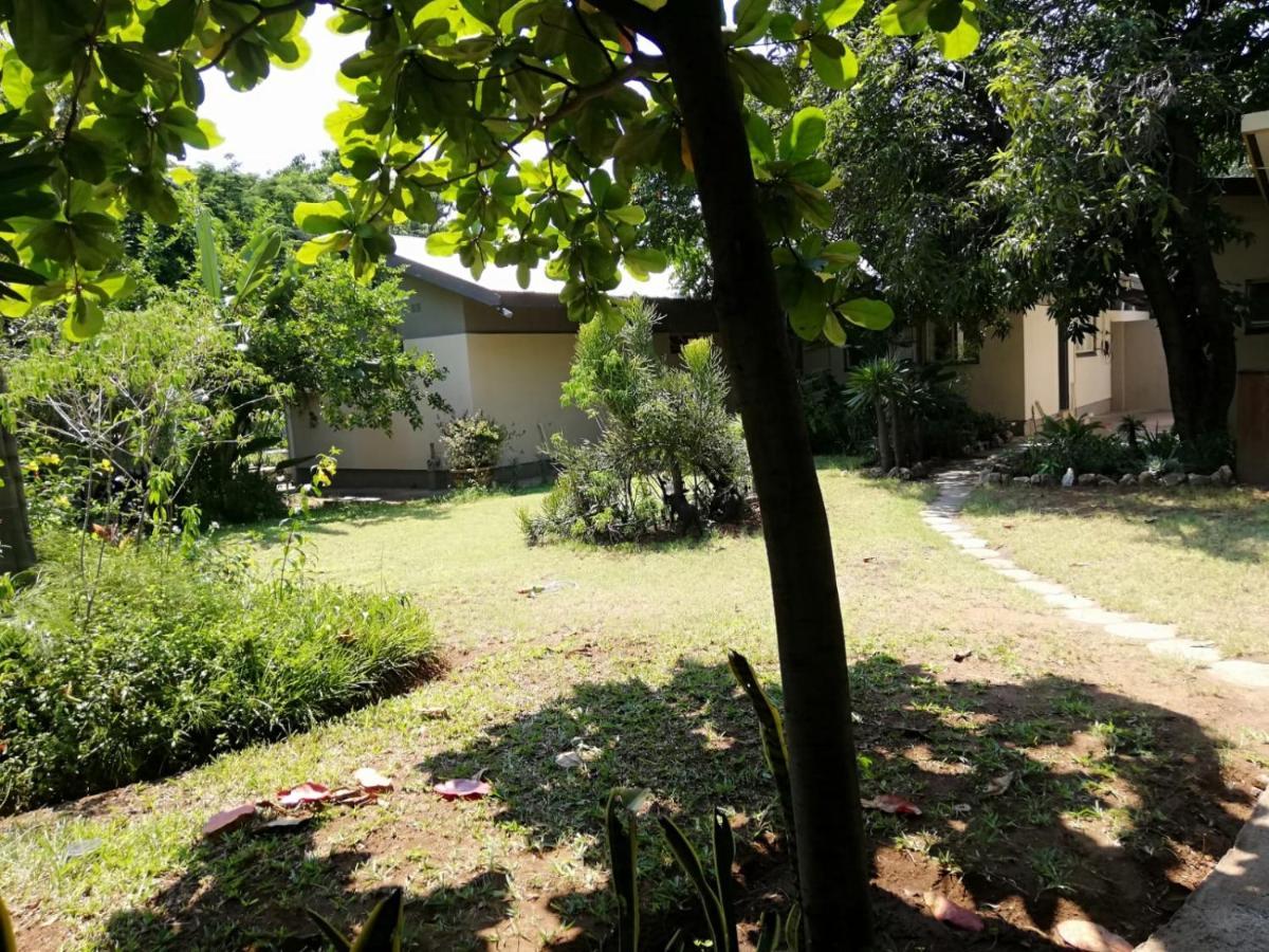 Elephant Walk Guesthouse And Back Packers Phalaborwa Esterno foto