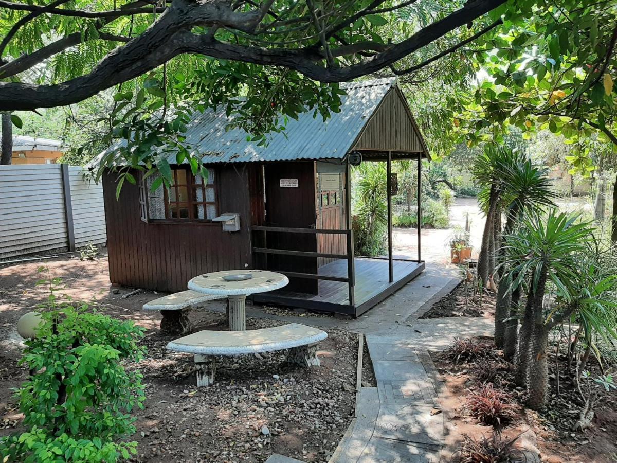 Elephant Walk Guesthouse And Back Packers Phalaborwa Esterno foto