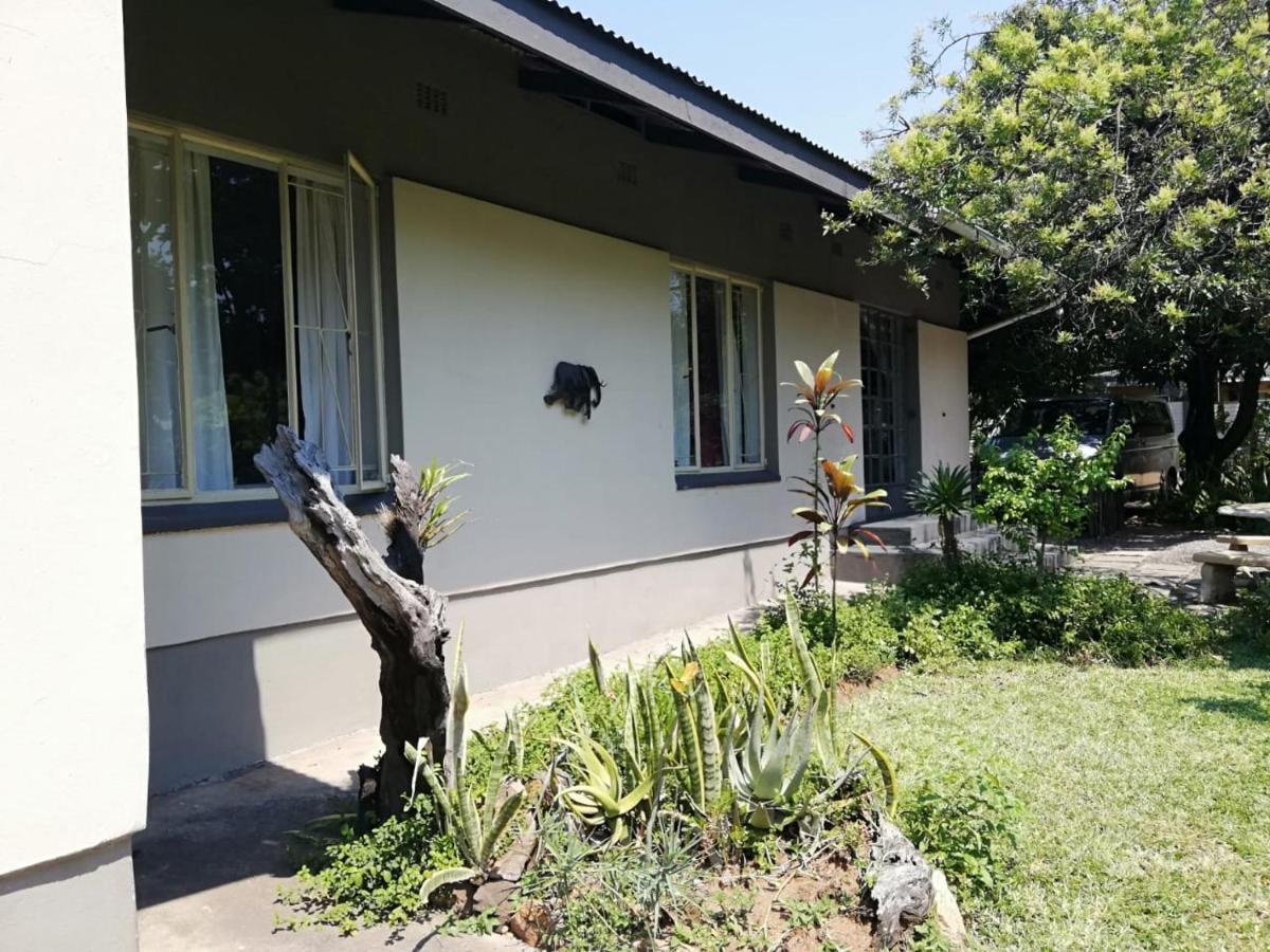 Elephant Walk Guesthouse And Back Packers Phalaborwa Esterno foto