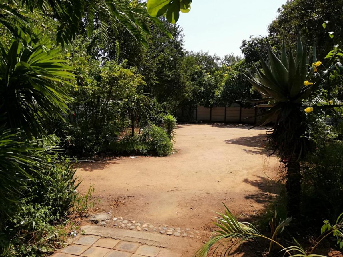 Elephant Walk Guesthouse And Back Packers Phalaborwa Esterno foto