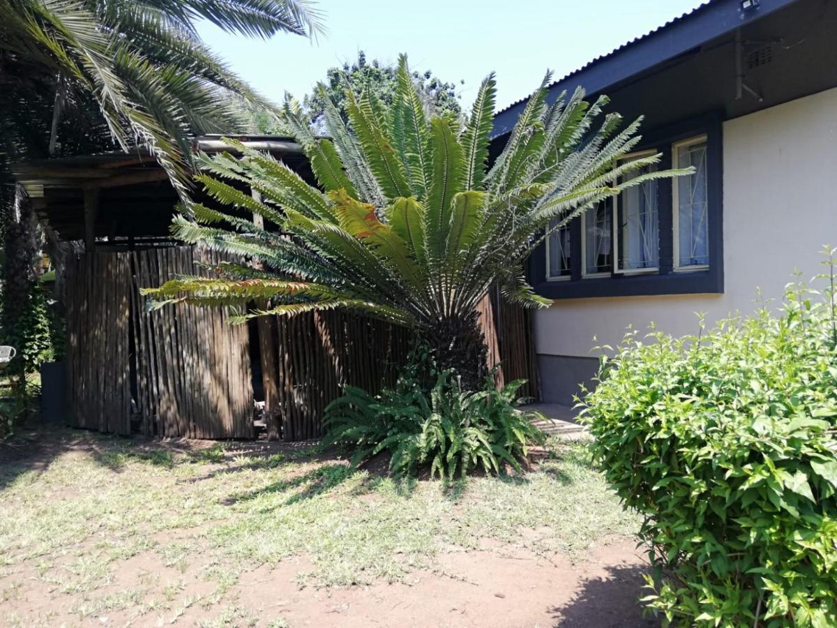 Elephant Walk Guesthouse And Back Packers Phalaborwa Esterno foto
