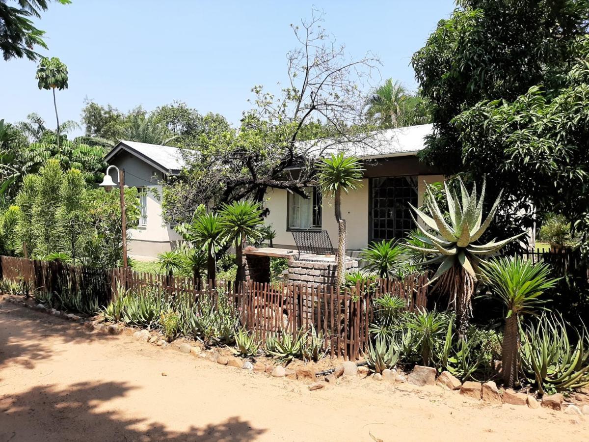 Elephant Walk Guesthouse And Back Packers Phalaborwa Esterno foto