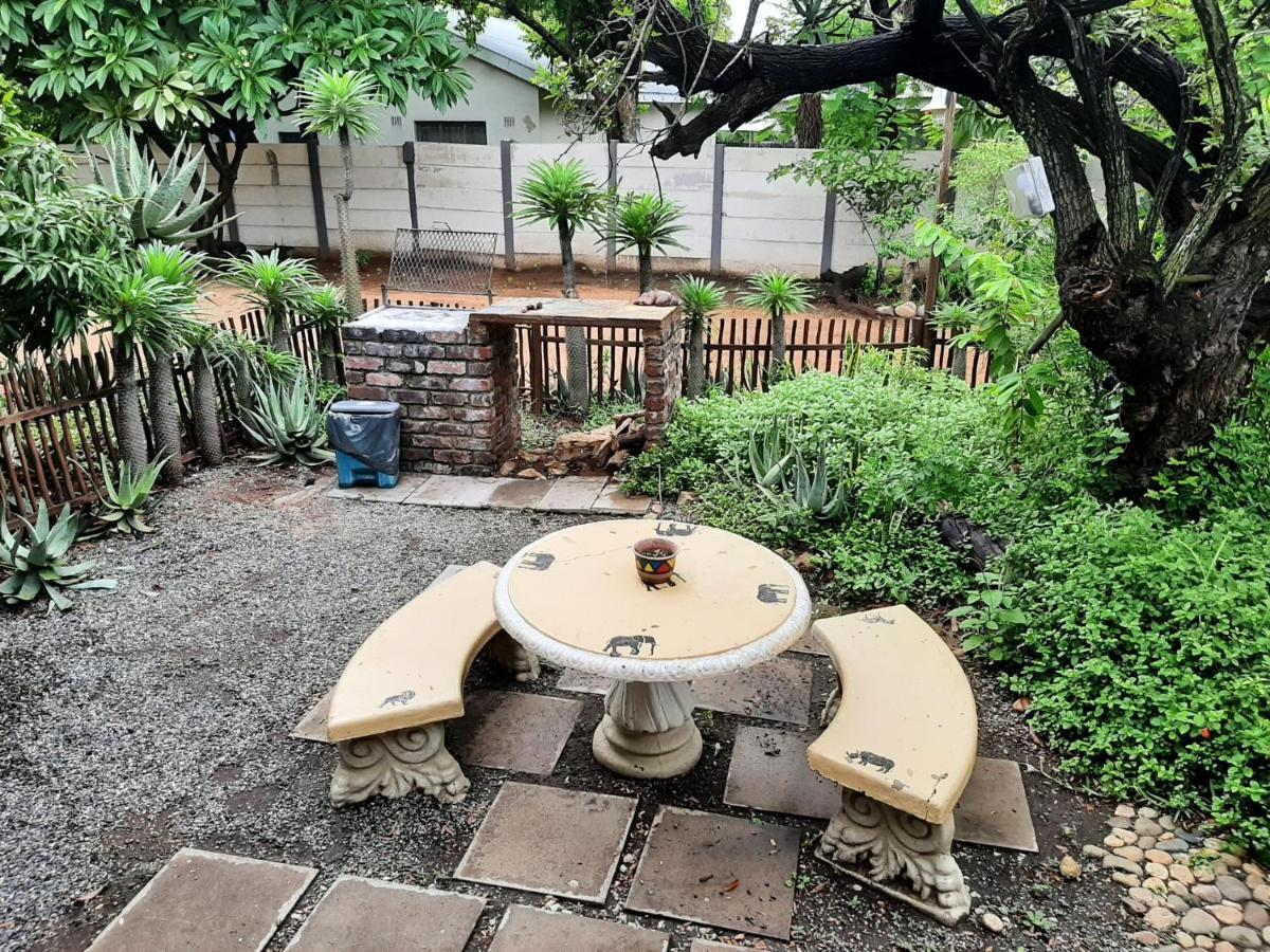 Elephant Walk Guesthouse And Back Packers Phalaborwa Esterno foto