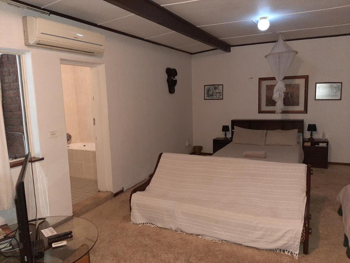 Elephant Walk Guesthouse And Back Packers Phalaborwa Esterno foto