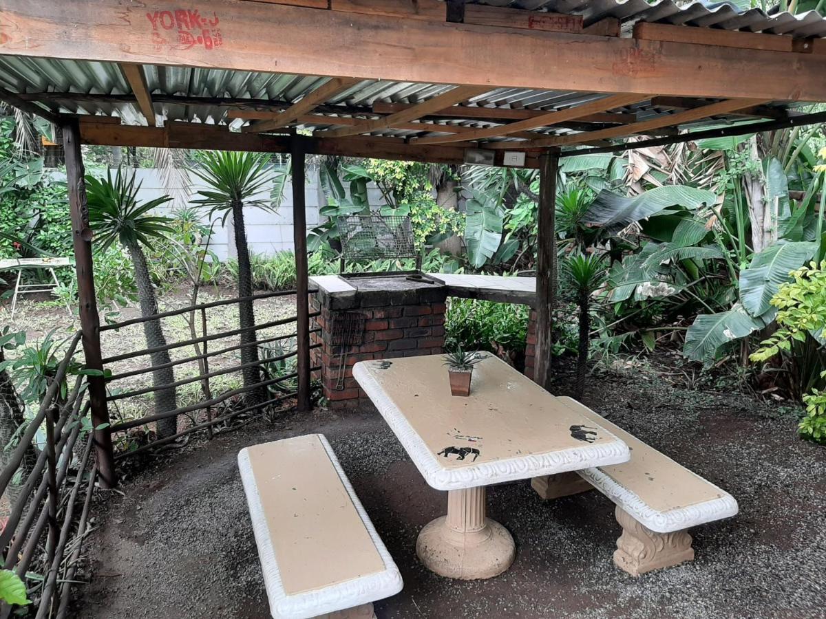 Elephant Walk Guesthouse And Back Packers Phalaborwa Esterno foto